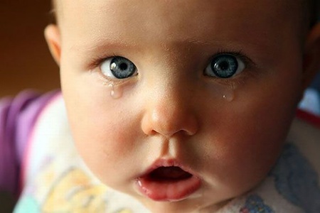 Малыш в слезах